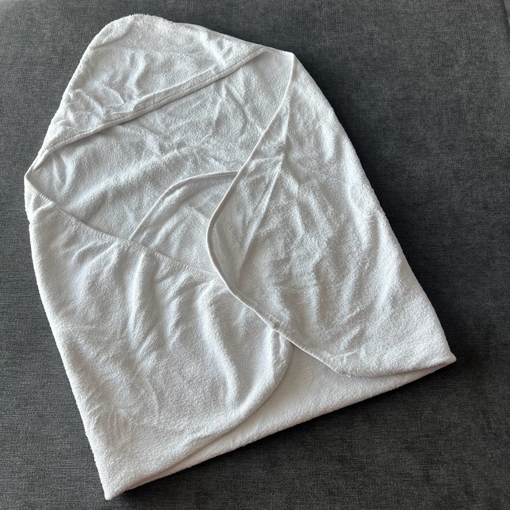 Kyte Hooded Bath Towel in Cloud (White)